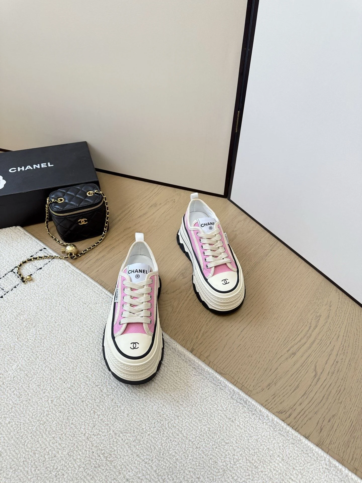 Reliable Chanel Low Shoes 18127