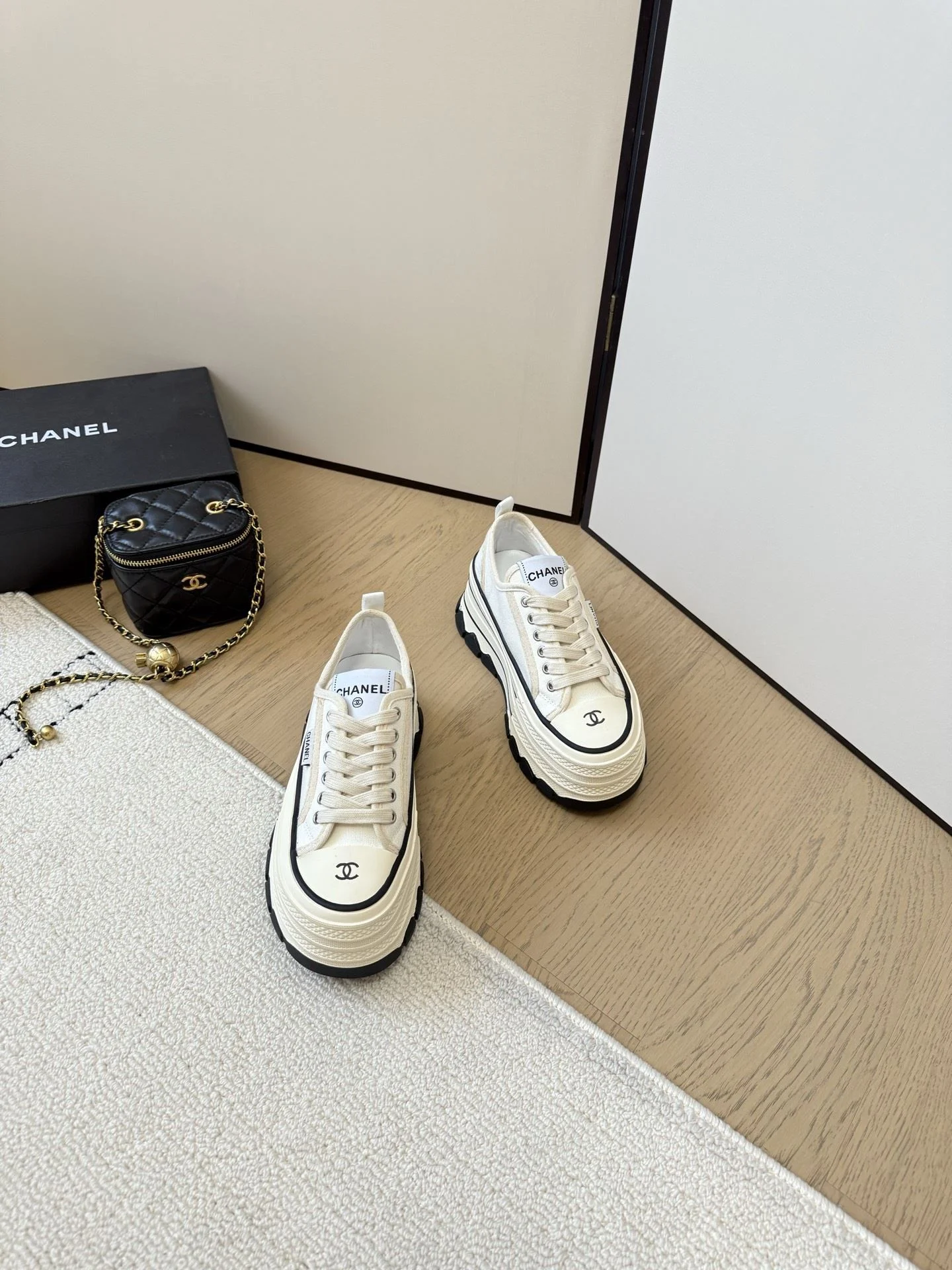 Chanel Low Shoes ComfortFit 18119