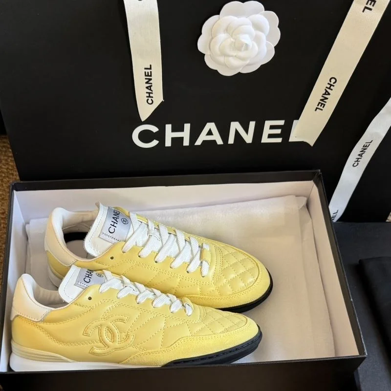 FashionForward Chanel Low Shoes 18100