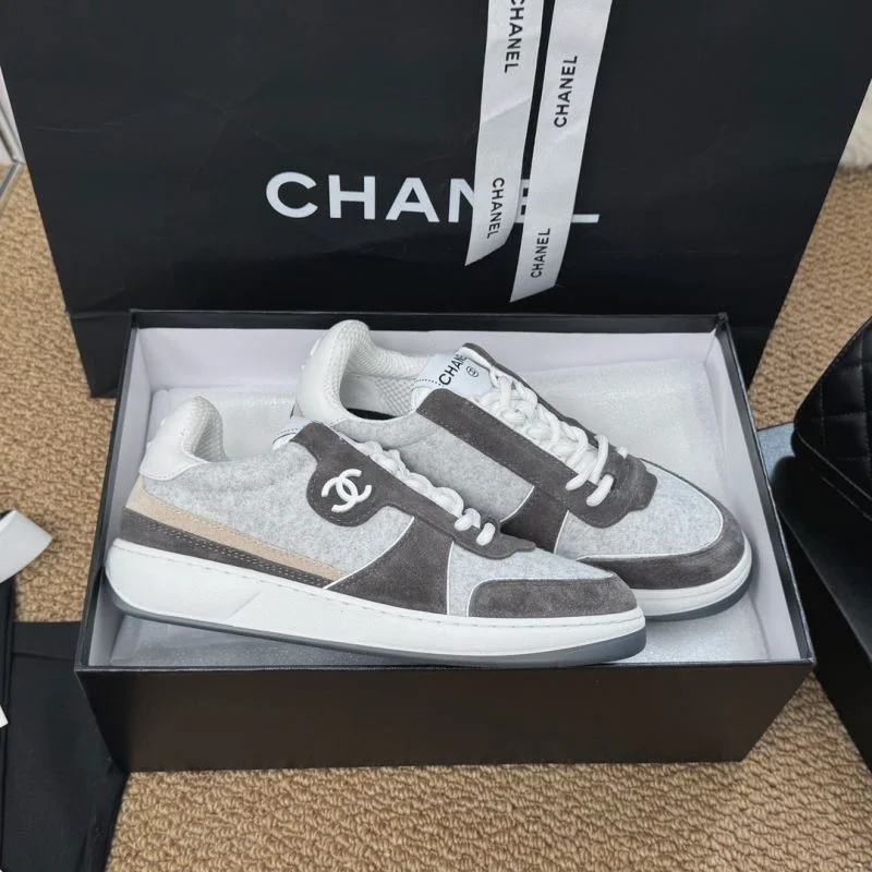 Chic Chanel Low Shoes 18074