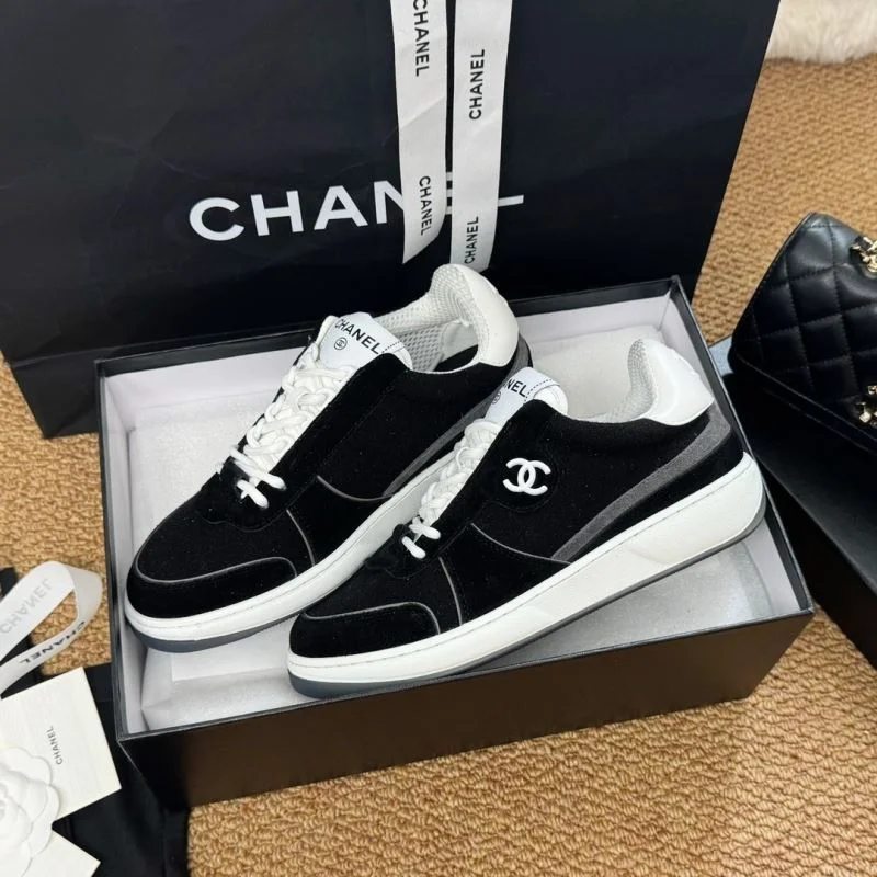 Sophisticated Chanel Low Shoes 18077