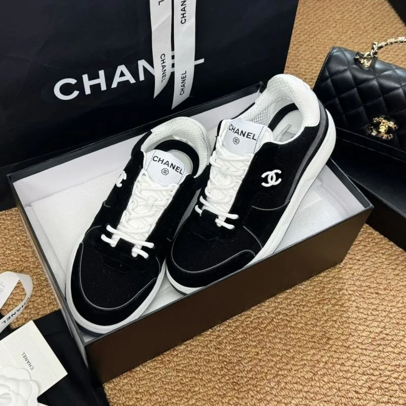 Sophisticated Chanel Low Shoes 18077