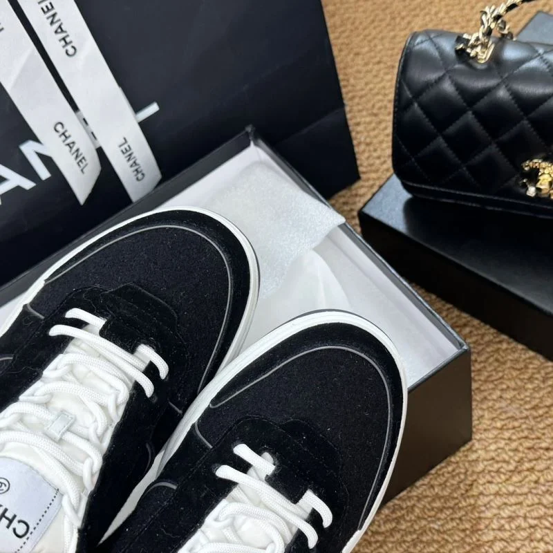 Sophisticated Chanel Low Shoes 18077
