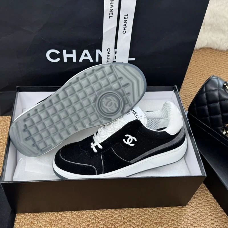 Sophisticated Chanel Low Shoes 18077