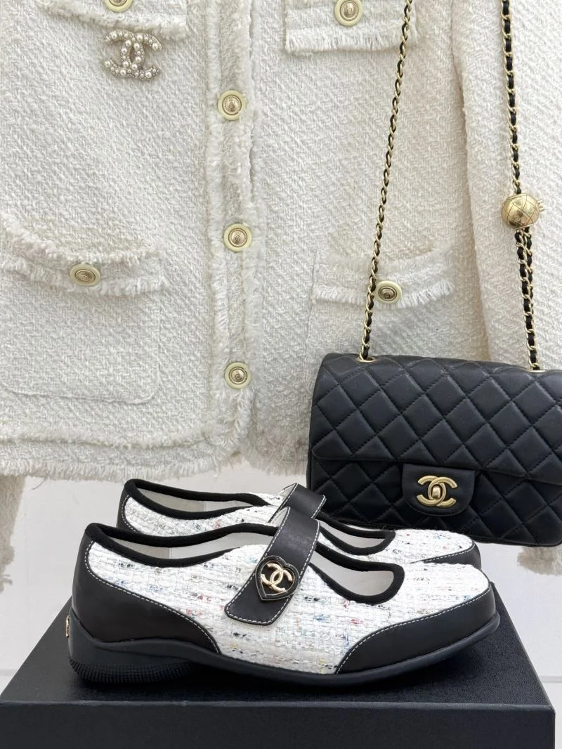 Timeless Chanel Low Shoes 18055