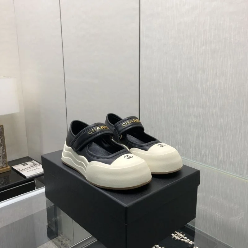 Chanel Low Shoes Stylish 18035