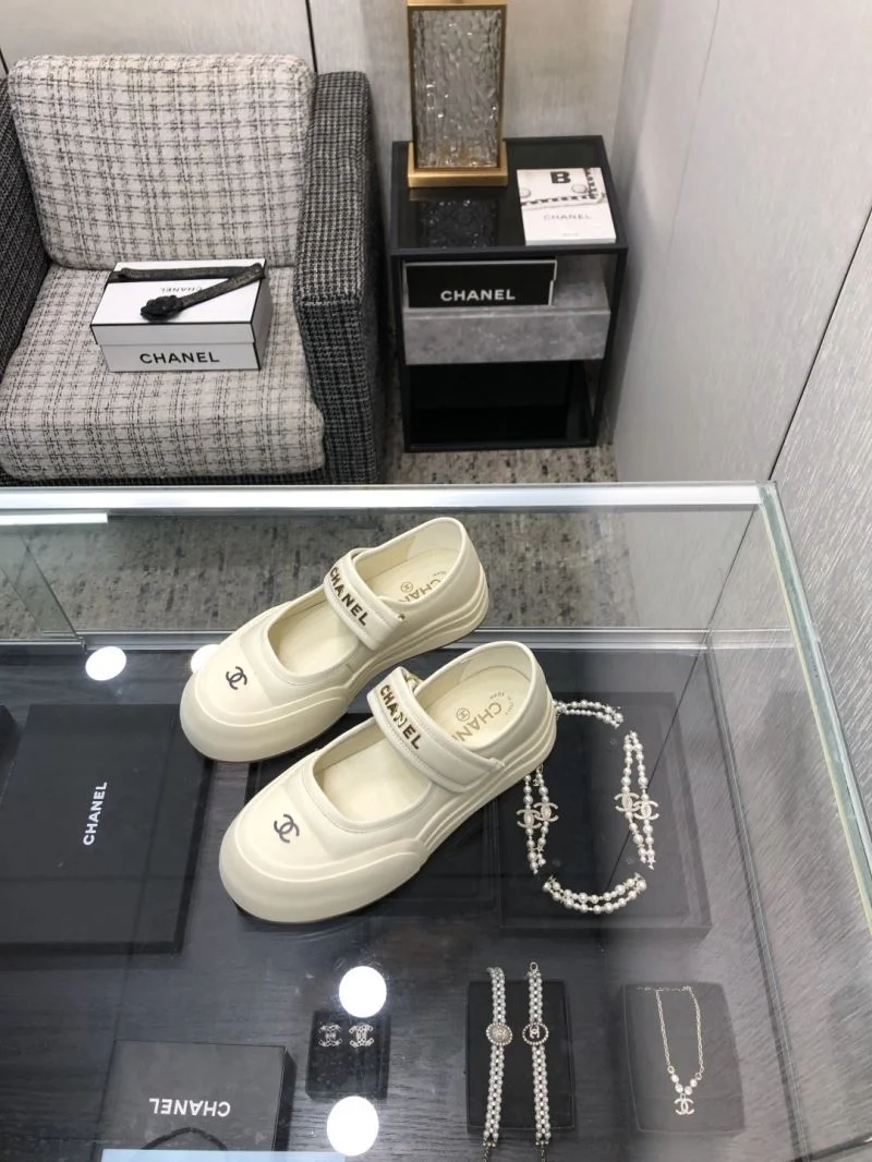 Chanel Low Shoes Bright 18028