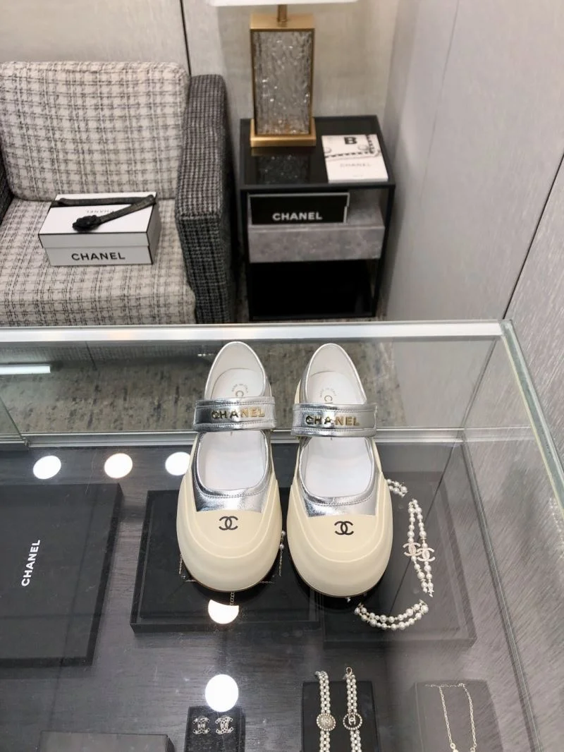 Sustainable Chanel Low Shoes 18025