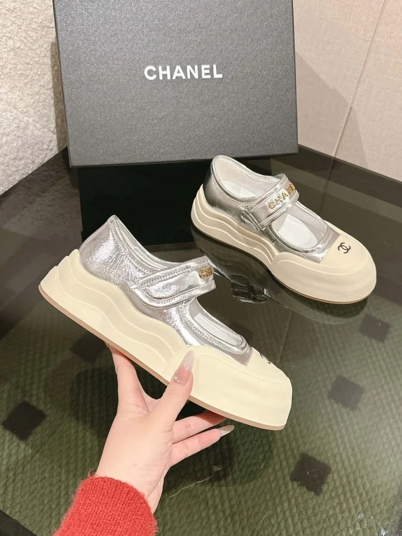 Effortless Chanel Low Shoes 18023