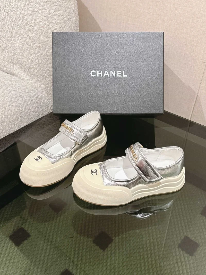 Effortless Chanel Low Shoes 18023