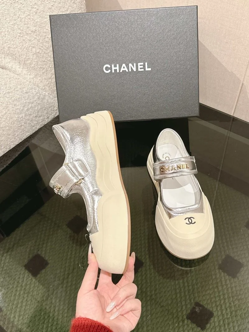 Effortless Chanel Low Shoes 18023