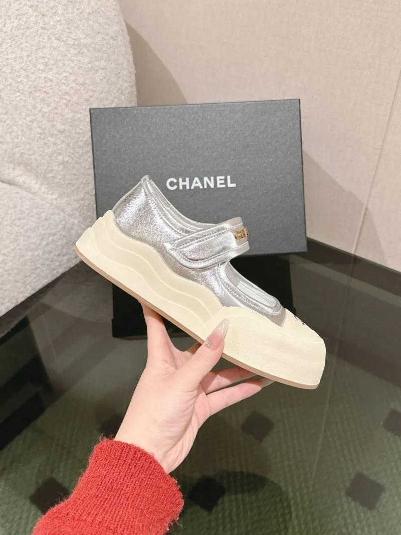 Effortless Chanel Low Shoes 18023