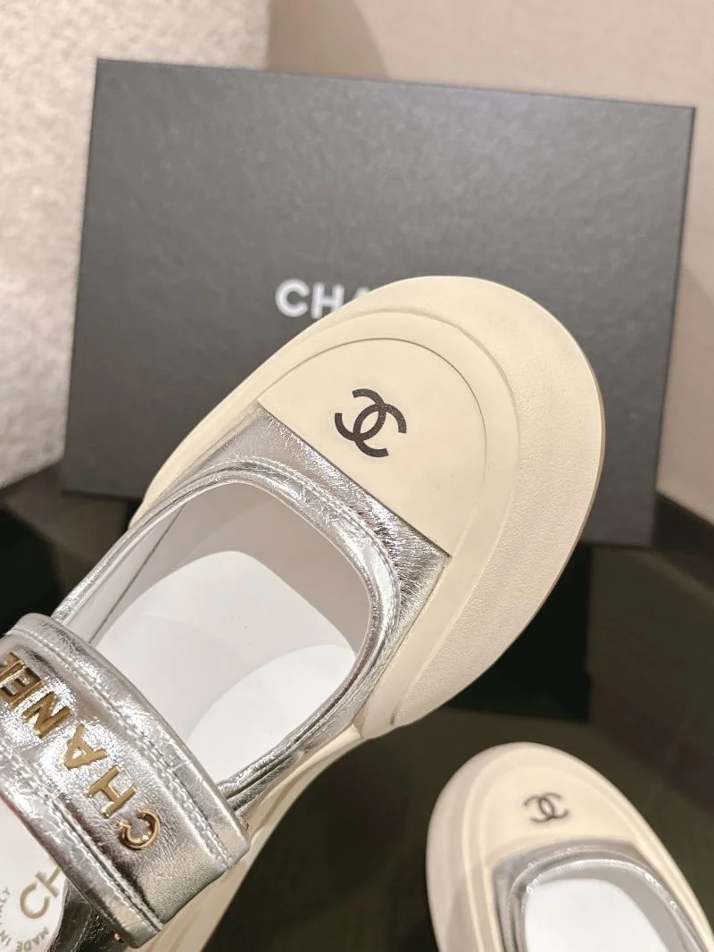 Effortless Chanel Low Shoes 18023