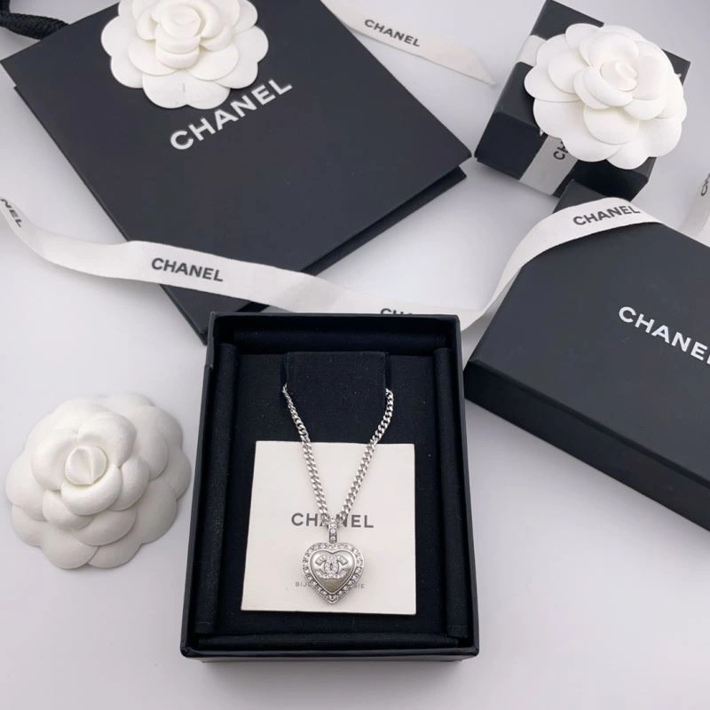 Chanel Necklaces Flexible 231026