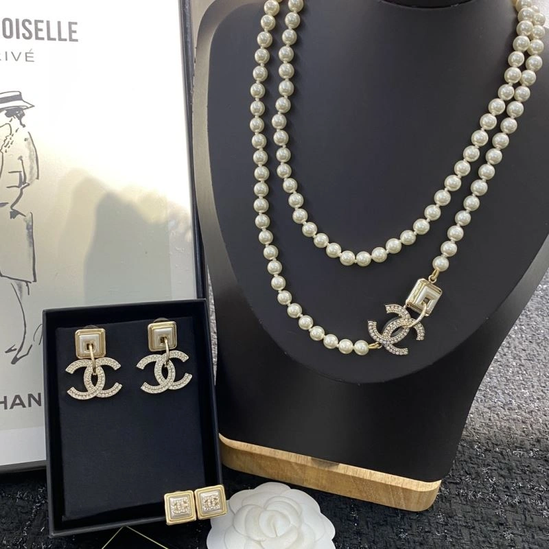 Tailored Chanel Necklaces 231009
