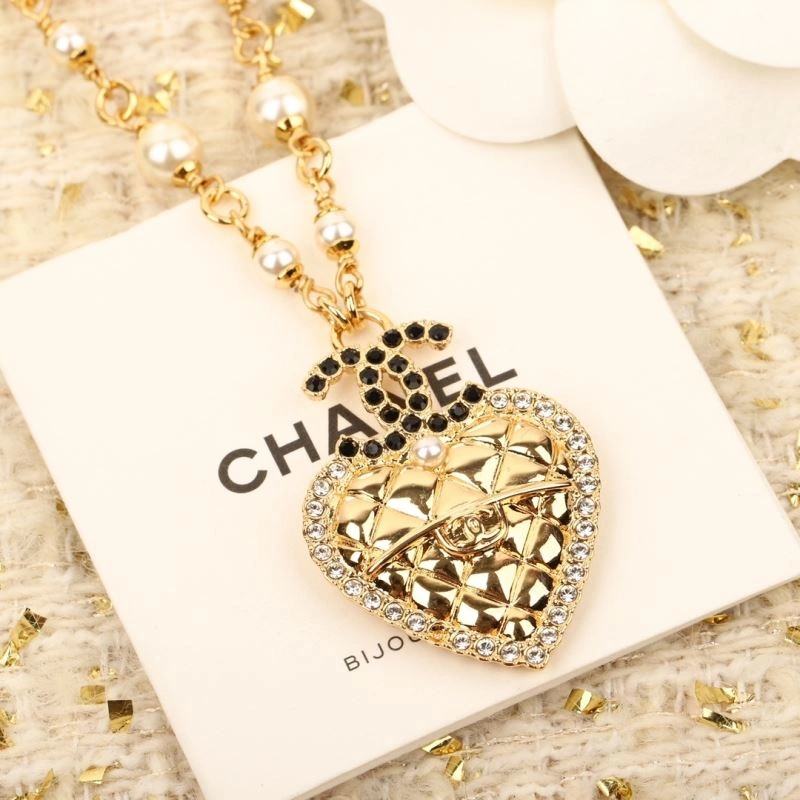 WaterResistant Chanel Necklaces 231047