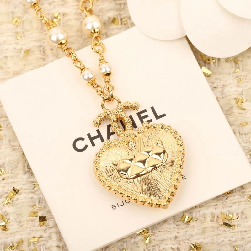 WaterResistant Chanel Necklaces 231047