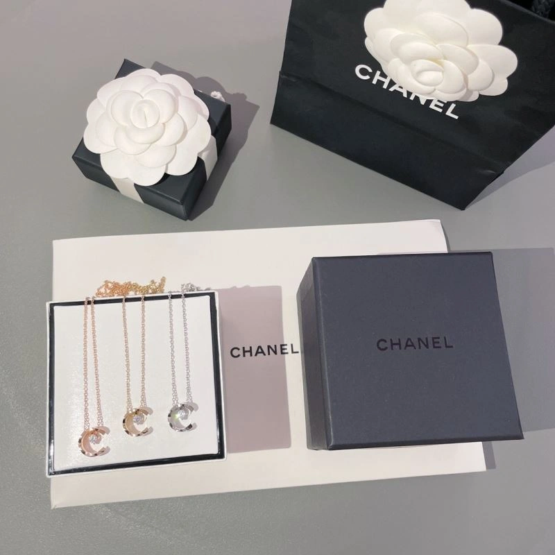 Unisex Chanel Necklaces 231010