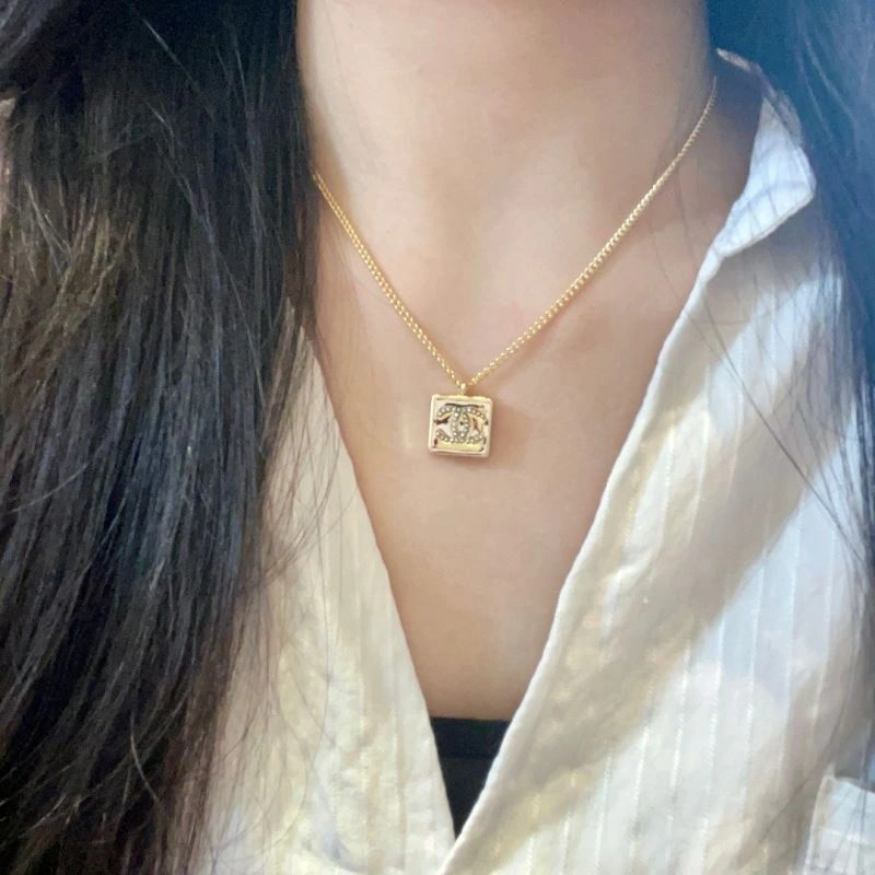 Effortless Chanel Necklaces 230962