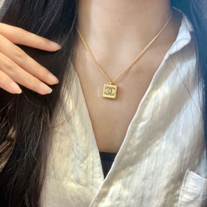 Effortless Chanel Necklaces 230962