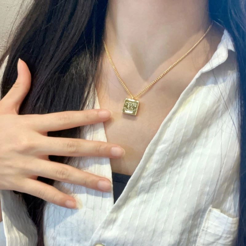 Effortless Chanel Necklaces 230962
