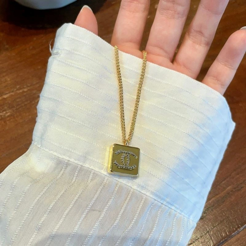 Effortless Chanel Necklaces 230962