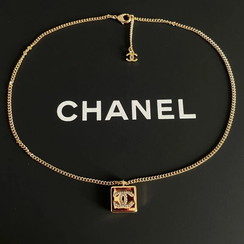 Effortless Chanel Necklaces 230962