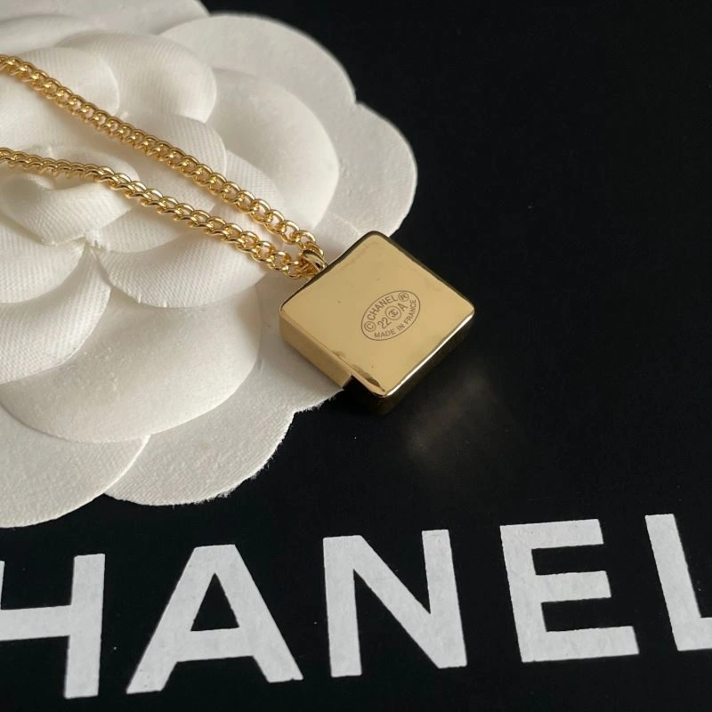 Effortless Chanel Necklaces 230962