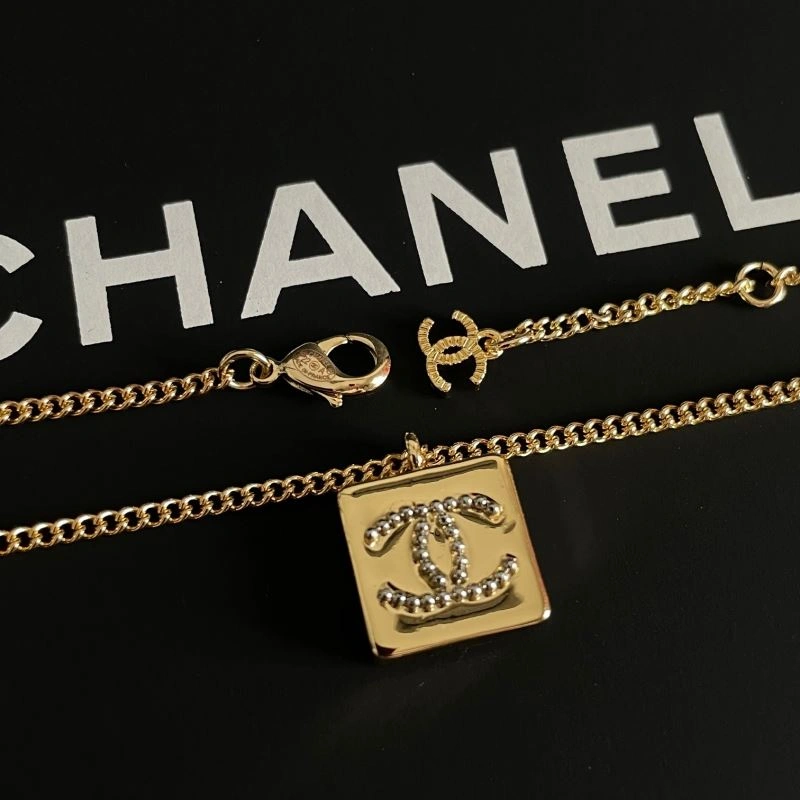 Effortless Chanel Necklaces 230962