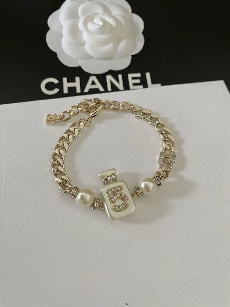 Sustainable Chanel Necklaces 230970