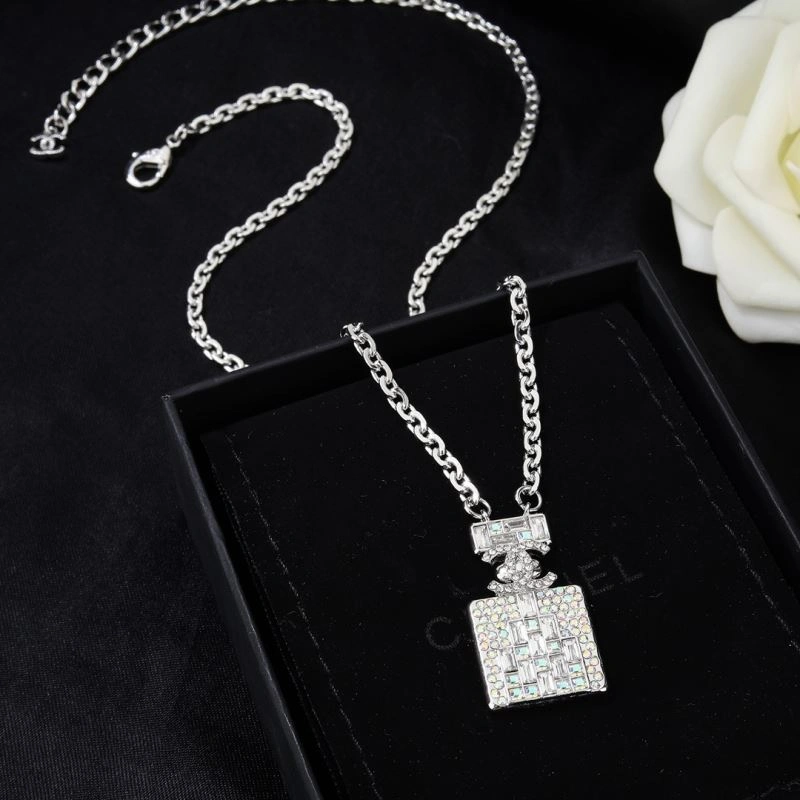 Chanel Necklaces Breathable 230955
