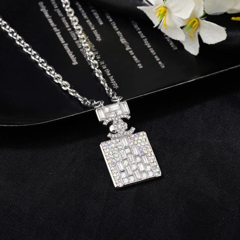 Chanel Necklaces Breathable 230955