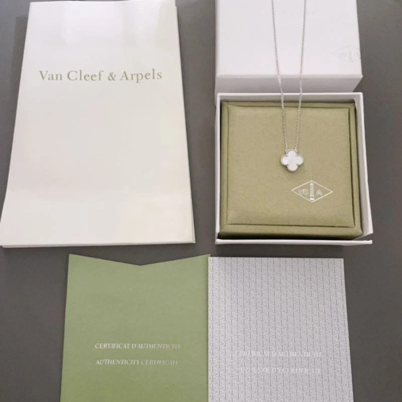 Chanel Necklaces Affordable 231020