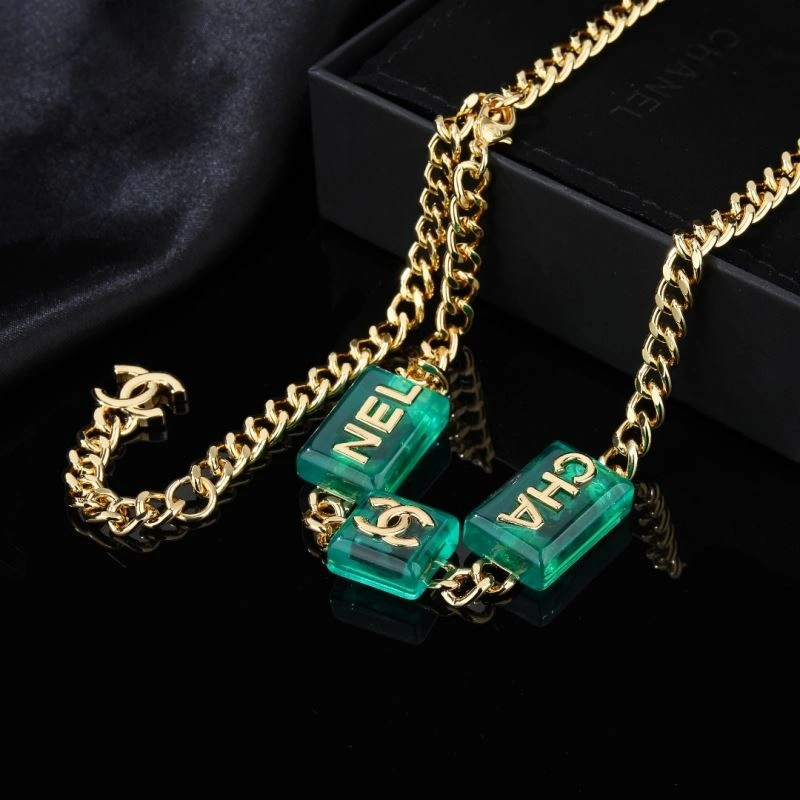 Chanel Necklaces Effortless 231011