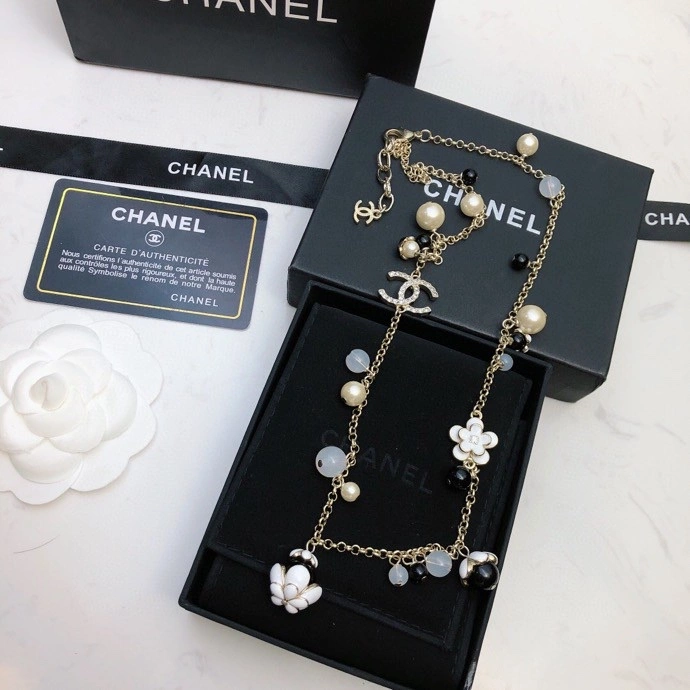 Classic Chanel Necklaces 230989