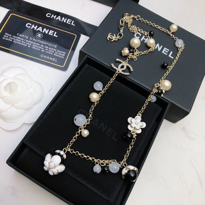 Classic Chanel Necklaces 230989