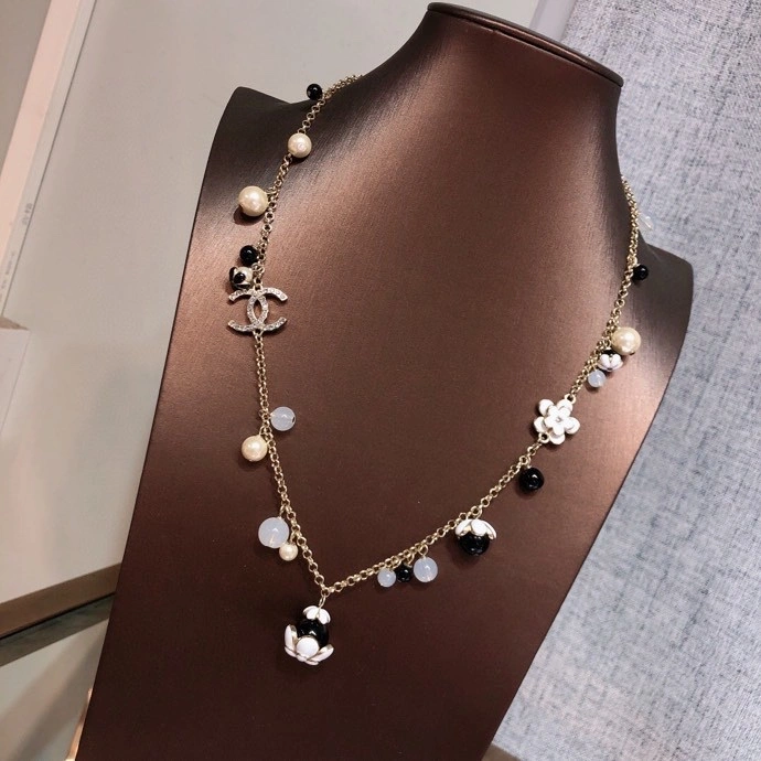 Classic Chanel Necklaces 230989