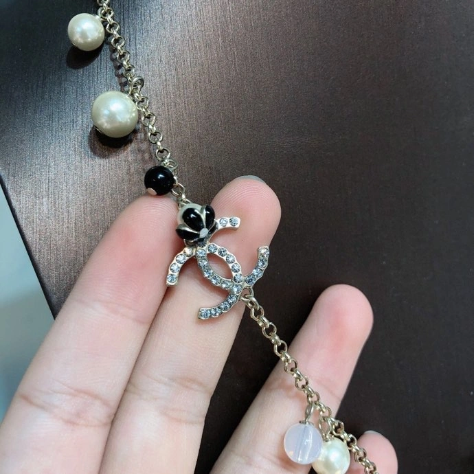 Classic Chanel Necklaces 230989
