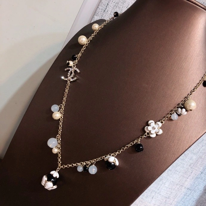 Classic Chanel Necklaces 230989