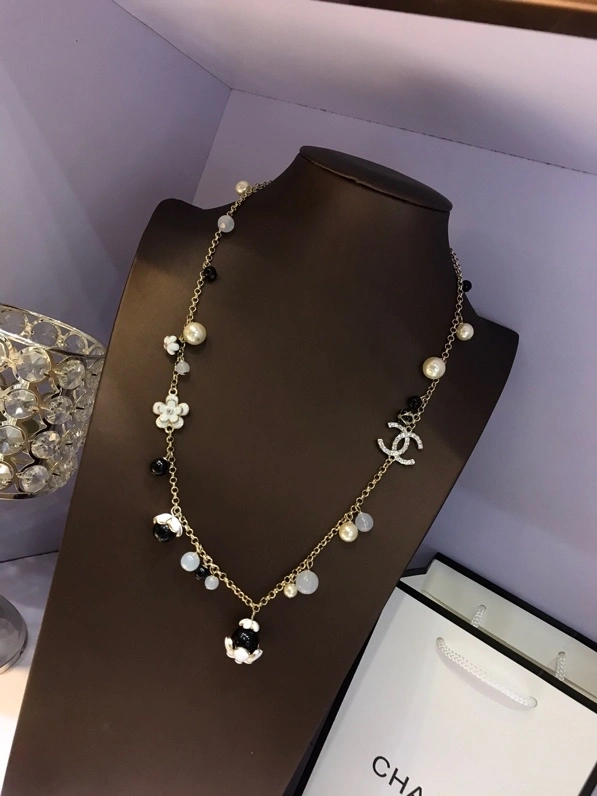 Classic Chanel Necklaces 230989