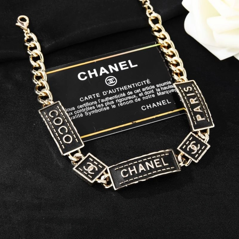 Compact Chanel Necklaces 230898