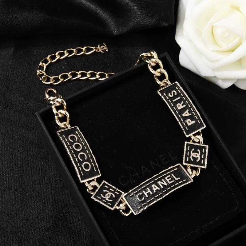 Compact Chanel Necklaces 230898