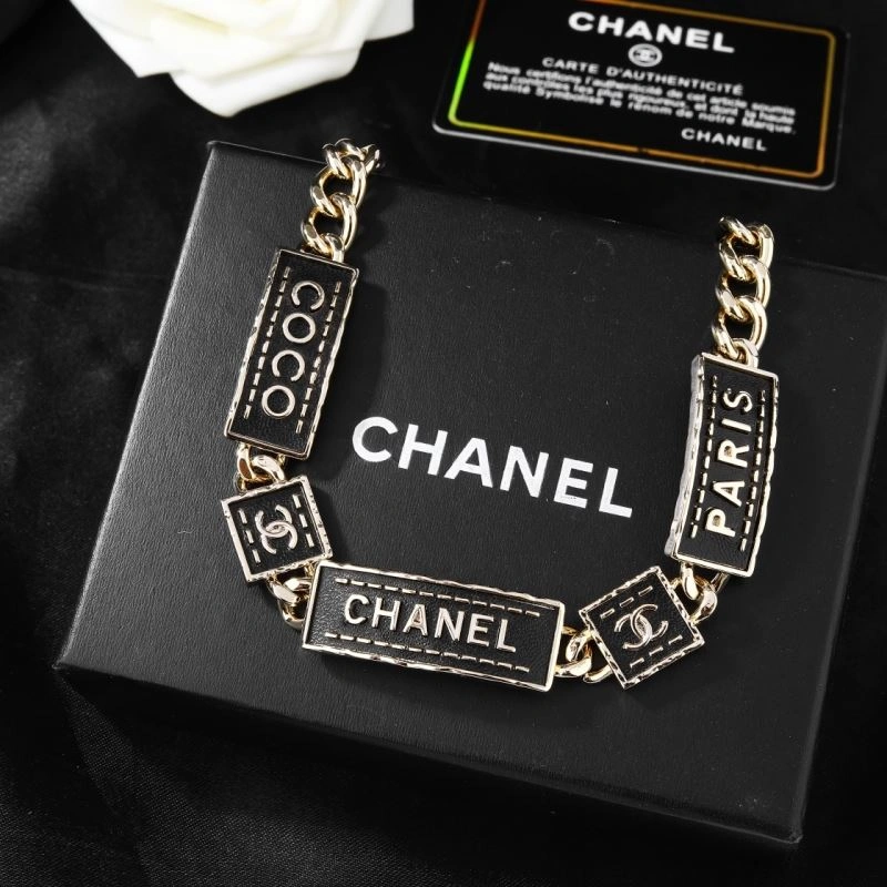 Compact Chanel Necklaces 230898