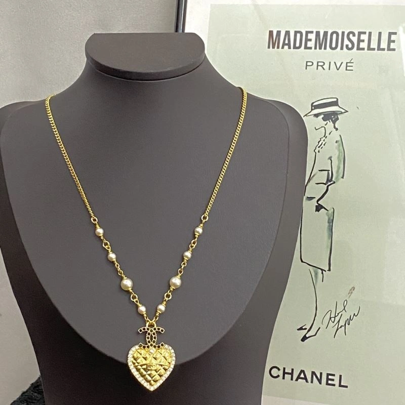 Sophisticated Chanel Necklaces 230893