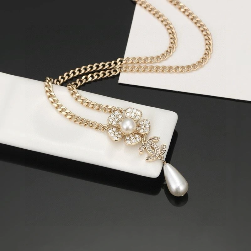 Chanel Necklaces Vibrant 230918