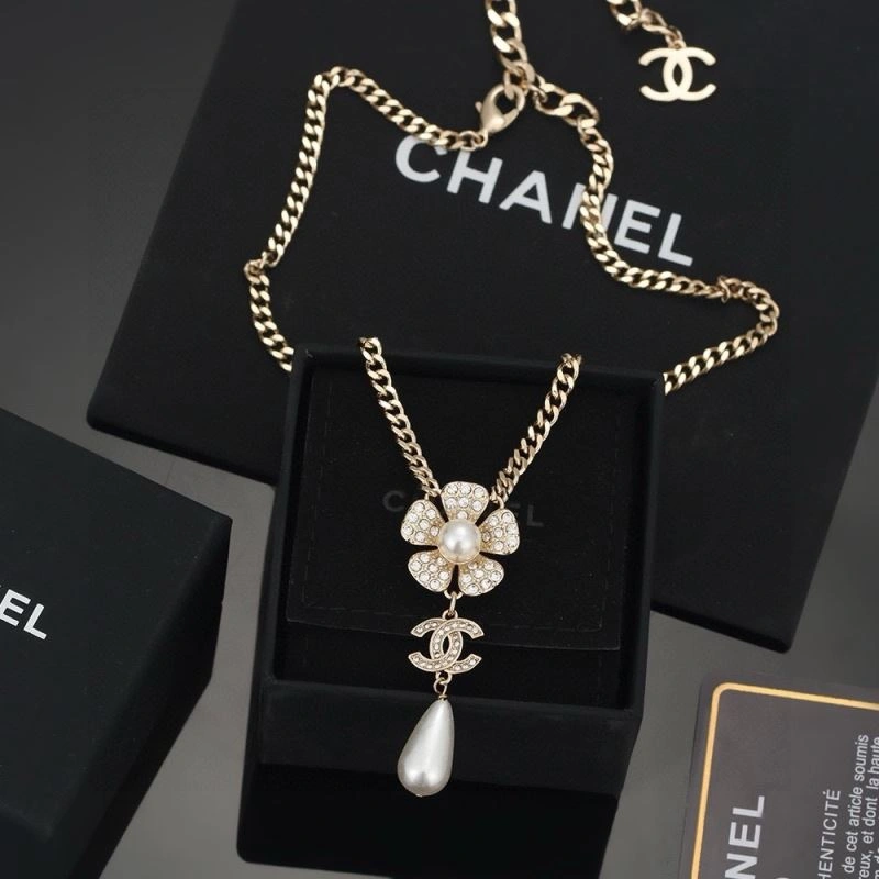 Chanel Necklaces Vibrant 230918