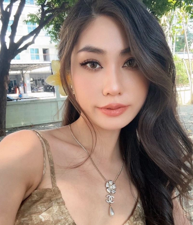 Chanel Necklaces Vibrant 230918