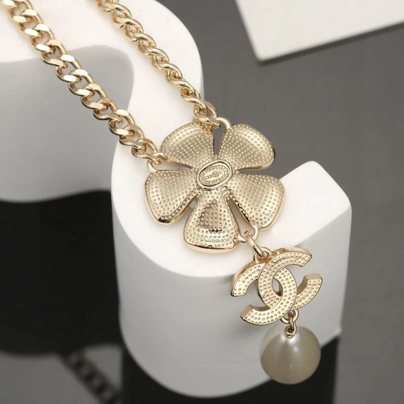 Chanel Necklaces Vibrant 230918