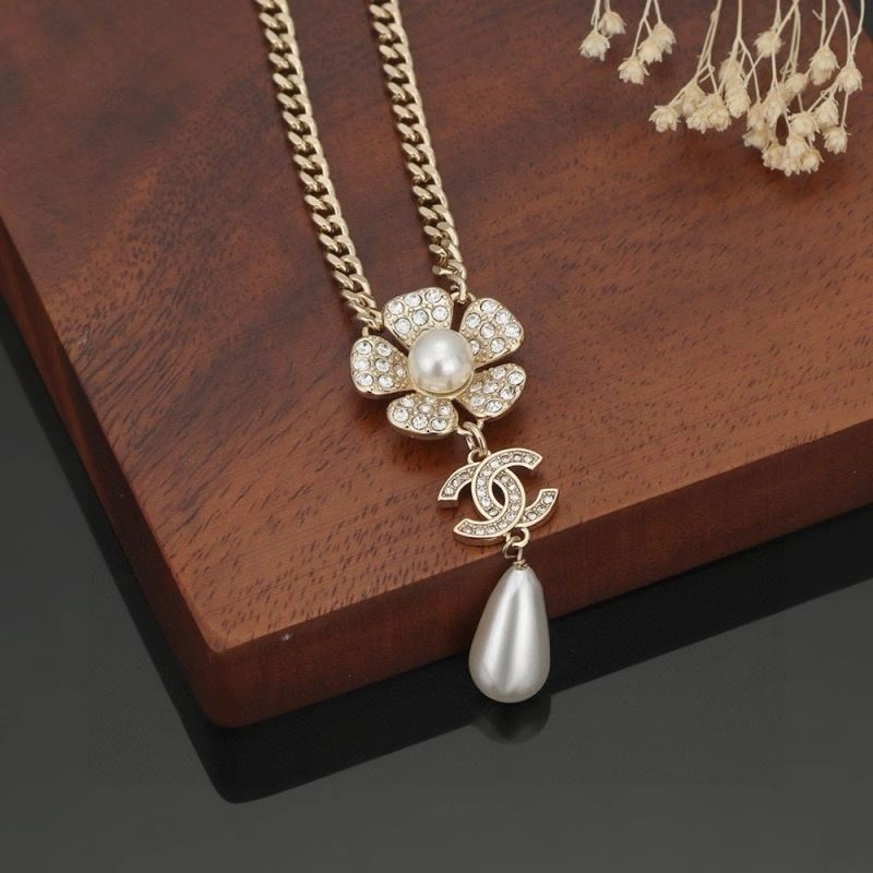 Chanel Necklaces Vibrant 230918