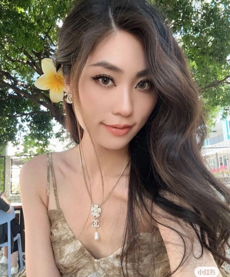 Chanel Necklaces Vibrant 230918